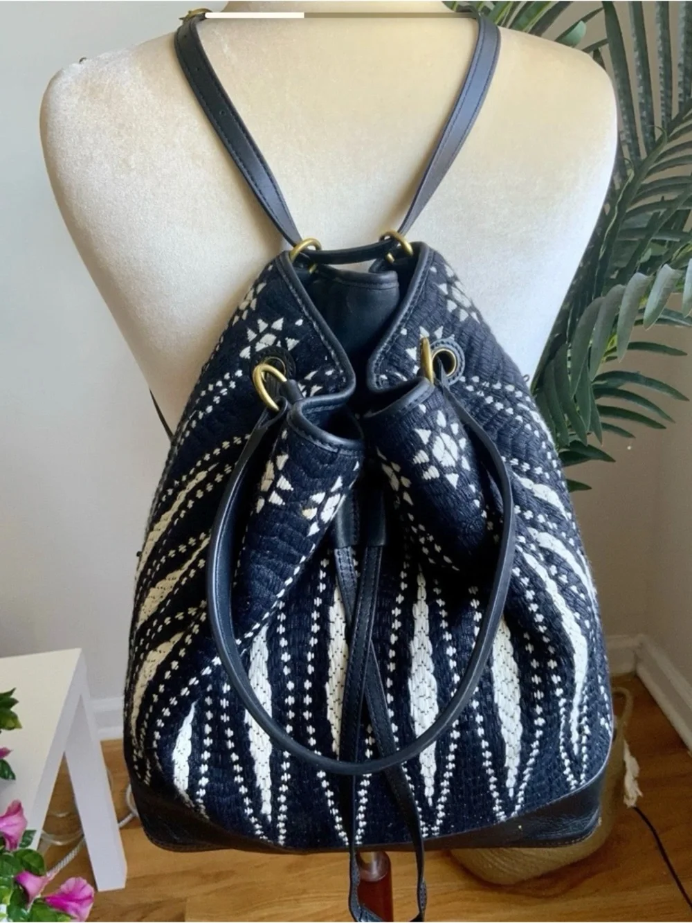 TORY BURCH RARE SAVORA TWEED & LEATHER BUCKET/BACKPACK DRAWSTRING BAG - Picture 4 of 11